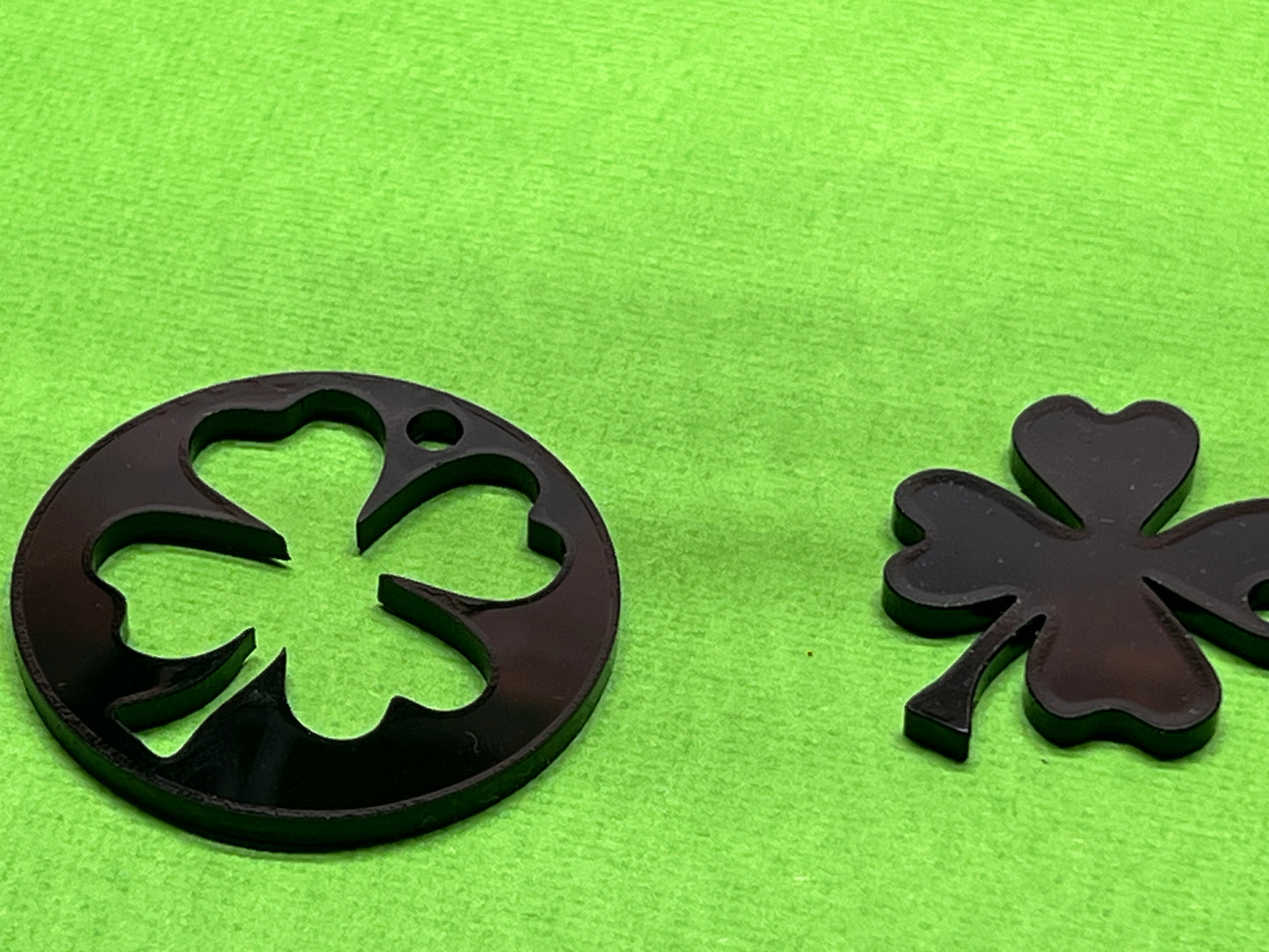 Lucky Clover Keychain Set – Matching 4-Leaf Clover Charm for Couples, Friends or Family – Keep One, Gift One – Acrylic Good Luck Token
