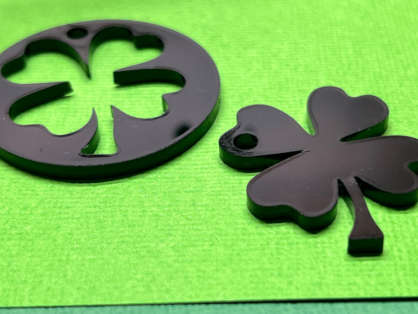 Lucky Clover Keychain Set – Matching 4-Leaf Clover Charm for Couples, Friends or Family – Keep One, Gift One – Acrylic Good Luck Token